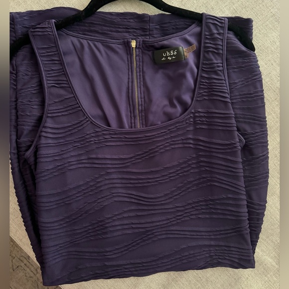 Guess bodycon dress. Size 4 - Picture 3 of 5